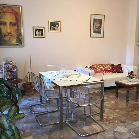 卡萨诺斯特拉希纽拉酒店 Isola Farnese 外观 照片